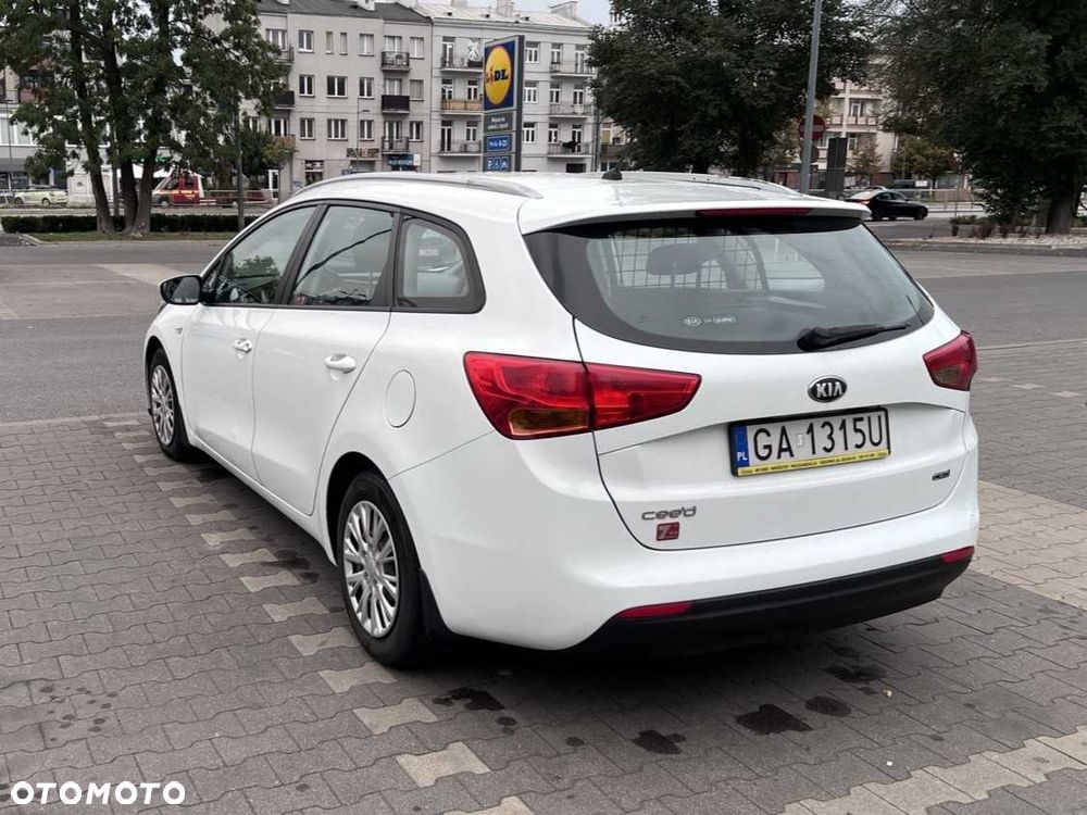 Kia Ceed - 4