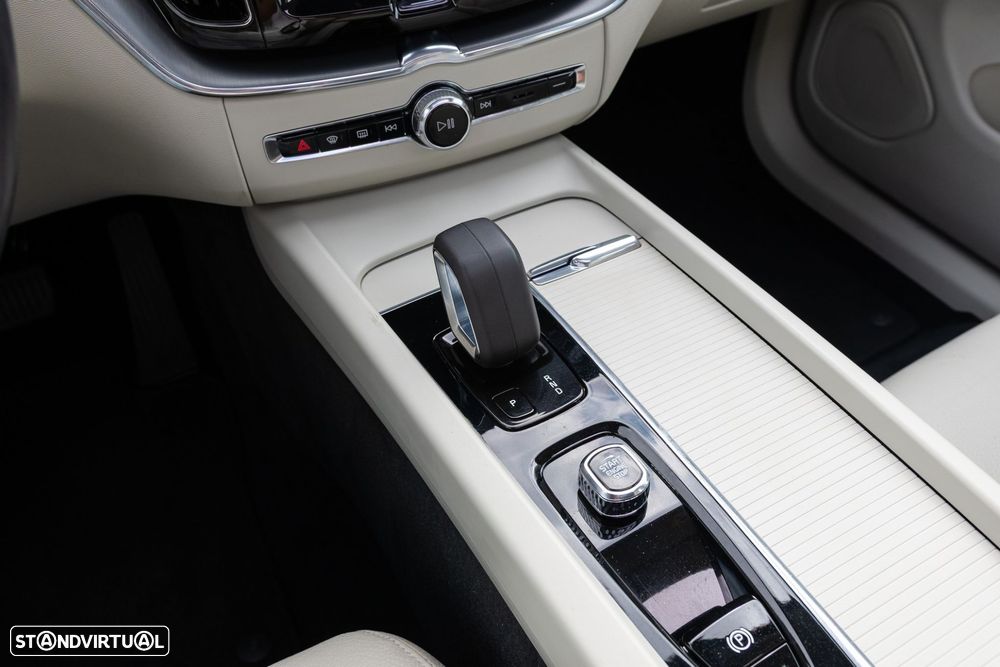 Volvo XC 60 2.0 B4 Momentum - 20