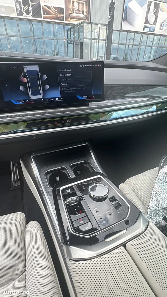 BMW Seria 7 740d xDrive MHEV - 16