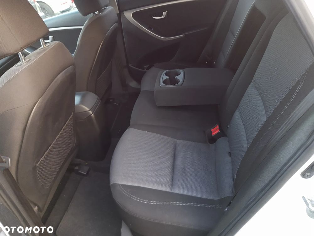 Hyundai i30 blue 1.6 CRDi Passion - 14