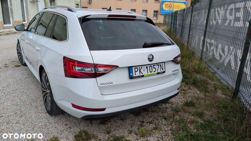Skoda Superb 2.0 TDI 4x4 L&K DSG - 9