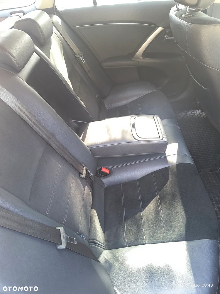 Toyota Avensis 1.8 Executive - 9