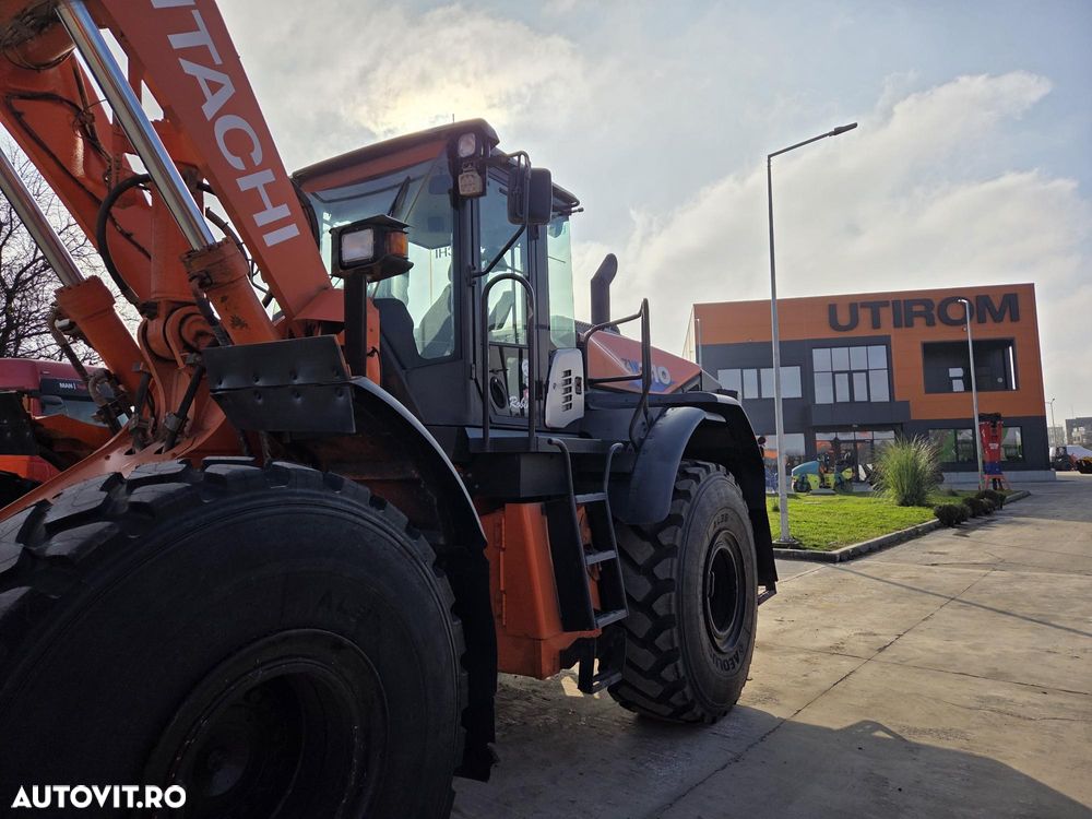 Hitachi Cupa 5mc, 28tone, ANVELOPE NOI, VIRARE prin JOYSTICk, Gresare automata, Inaltiime basculare cupa 4,3m, Lama noua la cupa, produs in JAPONIA, camera luat vederi spate, posibilitate leasing, motor 282 CP, STARE BUNA, PROMOTIE 86.900 EUR+tva - 37