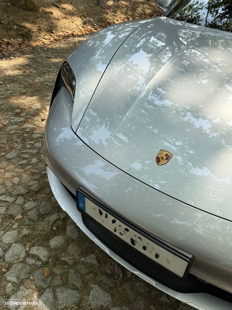 Porsche Taycan Cross Turismo 4 - 16