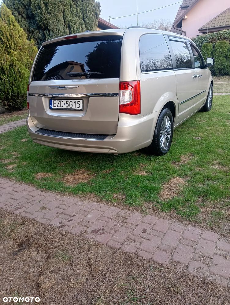 Chrysler Town & Country 3.6 Limited - 7