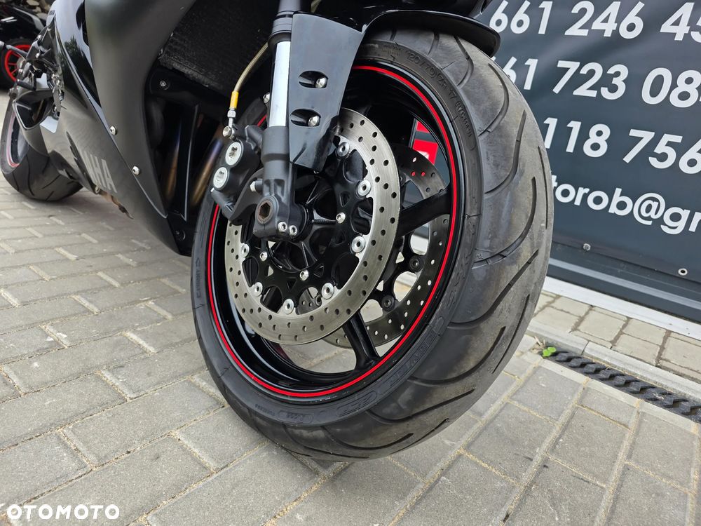 Yamaha R1 - 28