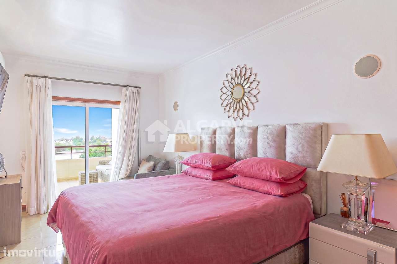 Apartamento T2 com vista mar perto da Marina e do Golfe em Vilamoura - Grande imagem: 4/24
