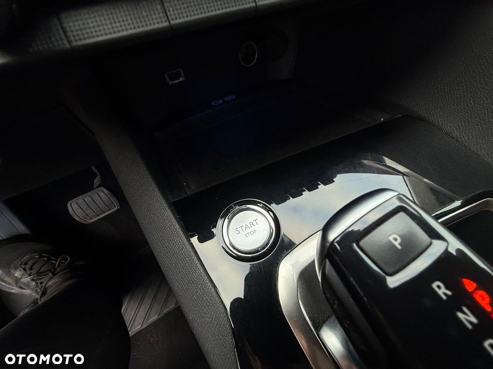 Peugeot 3008 1.5 BlueHDi Allure S&S EAT8 - 26