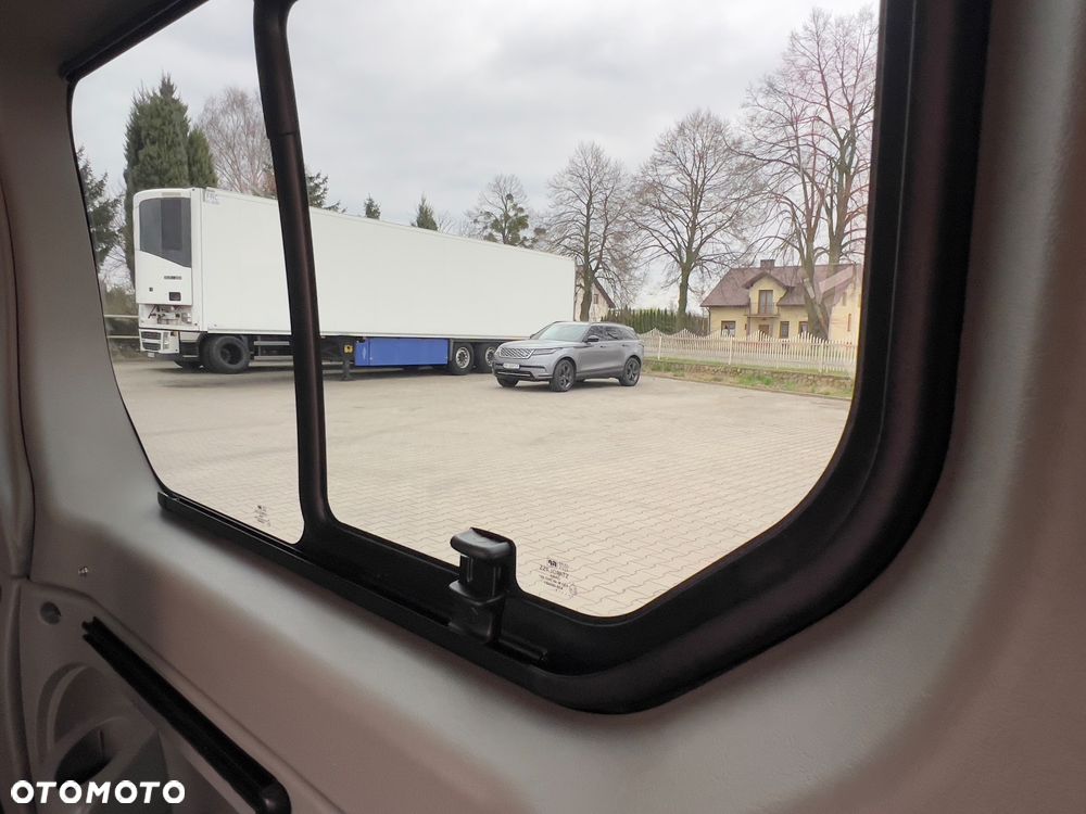 Opel Vivaro - 24