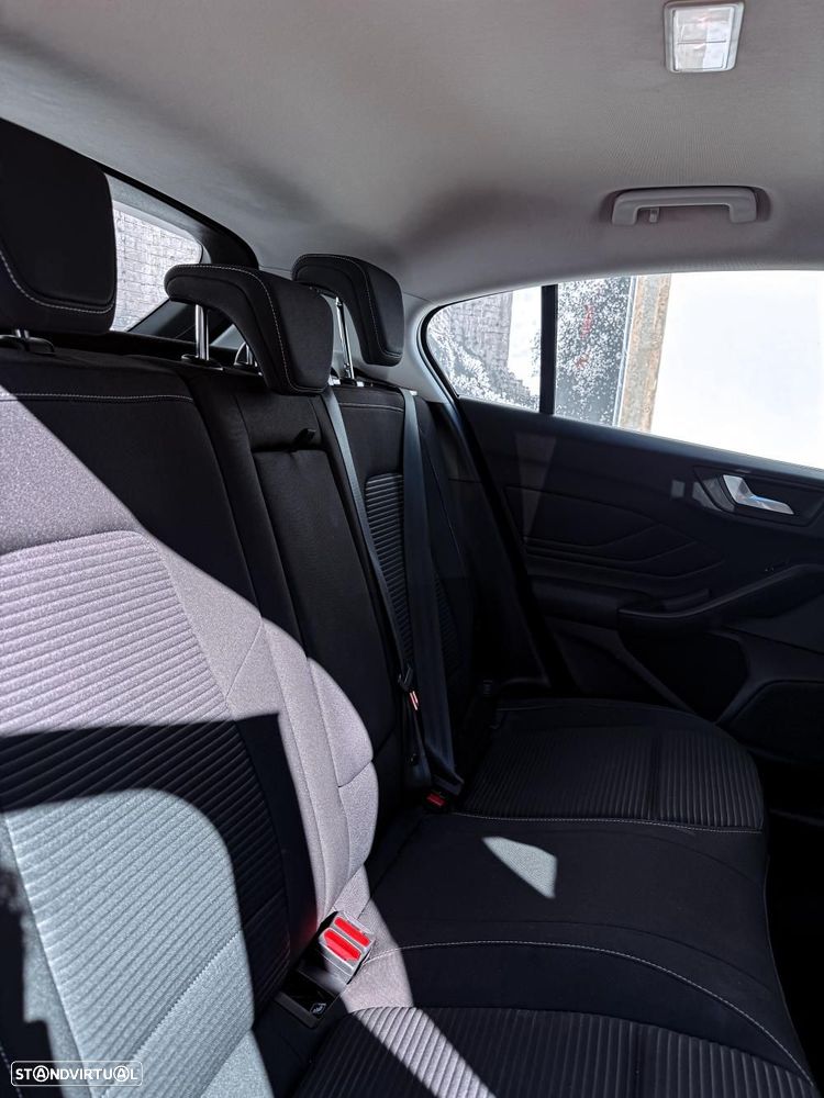 Ford Focus 1.5 TDCi ECOBlue Titanium - 9