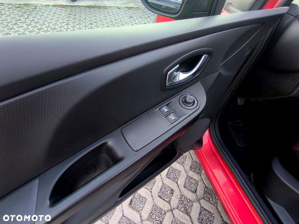 Renault Clio 1.2 16V 75 Expression - 12