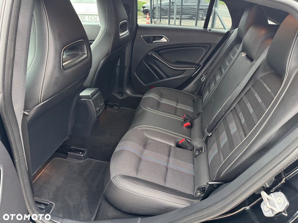 Mercedes-Benz CLA 180 7G-DCT UrbanStyle Edition - 9