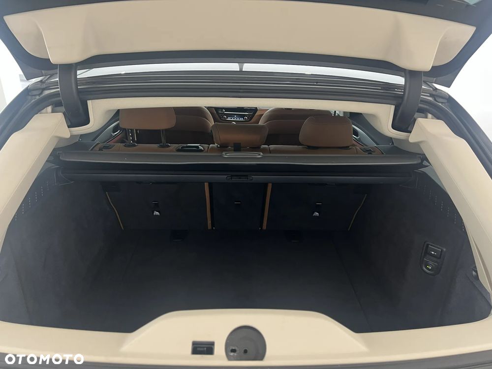 BMW Seria 5 520d mHEV - 30