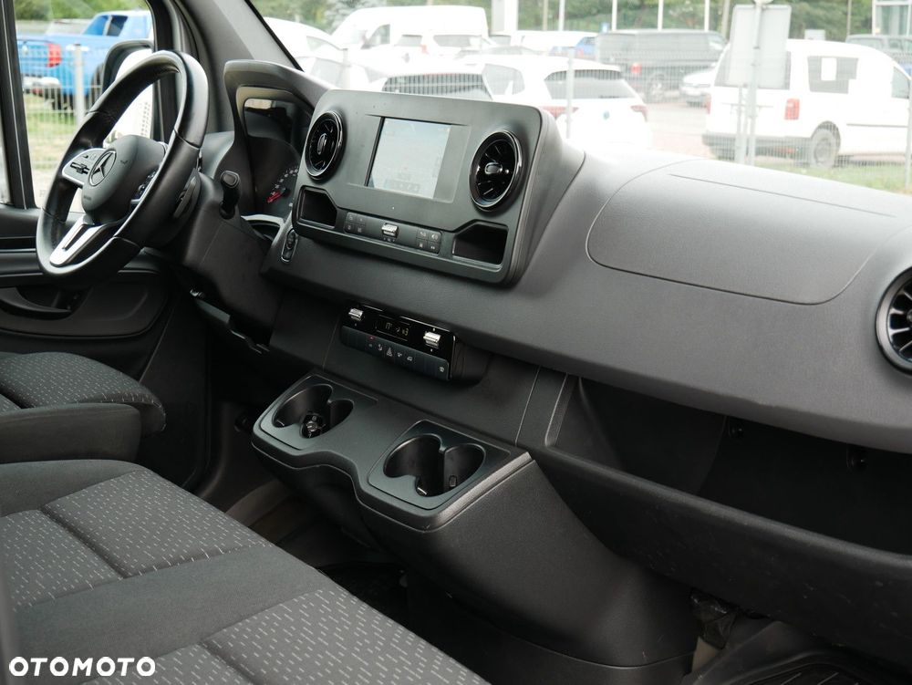 Mercedes-Benz Sprinter - 20
