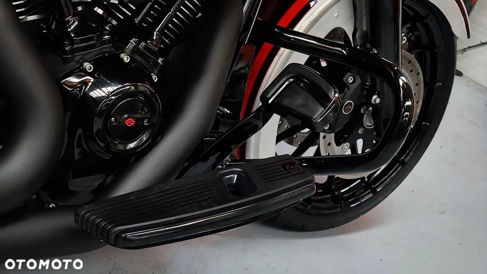 Harley-Davidson Touring Street Glide - 13