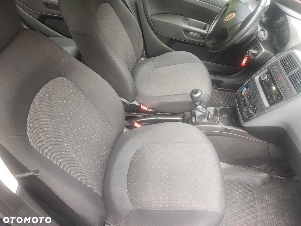 Fiat Grande Punto - 8