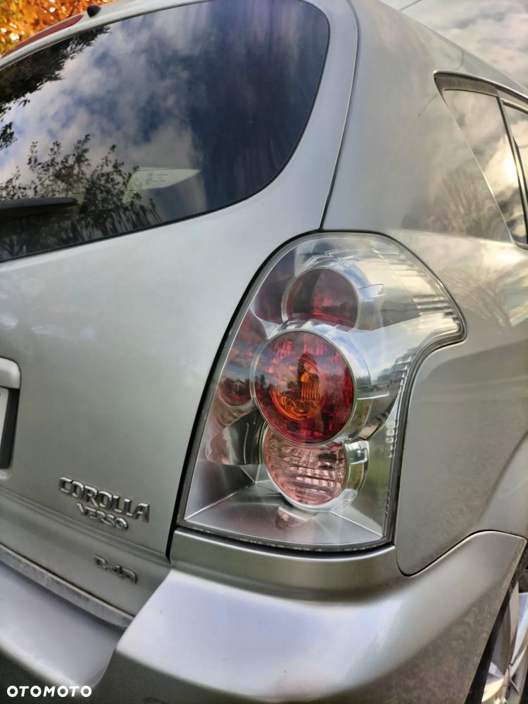 Toyota Corolla Verso 2.2 D-4D Gold - 9