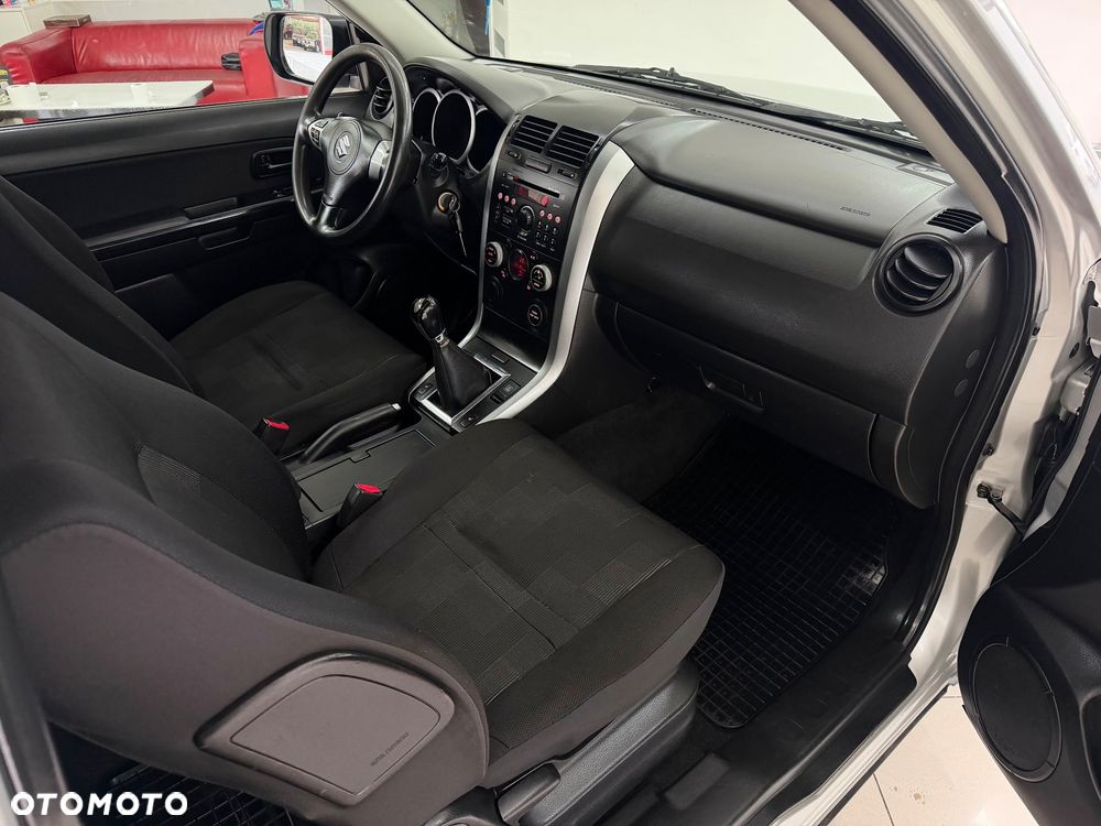 Suzuki Grand Vitara 1.6 Black&White - 5