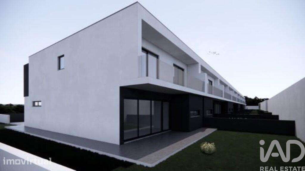 Casa / Villa T3 em Santa Maria da Feira, Travanca, Sanfins e Espargo d - Grande imagem: 2/11