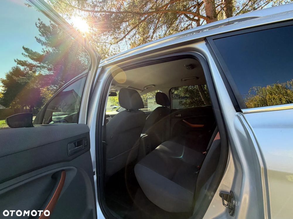 Ford Kuga 2.0 TDCi 2x4 Titanium - 20