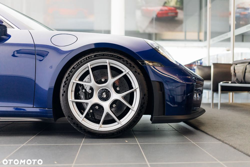 Porsche 911 GT3 Touring PDK - 33