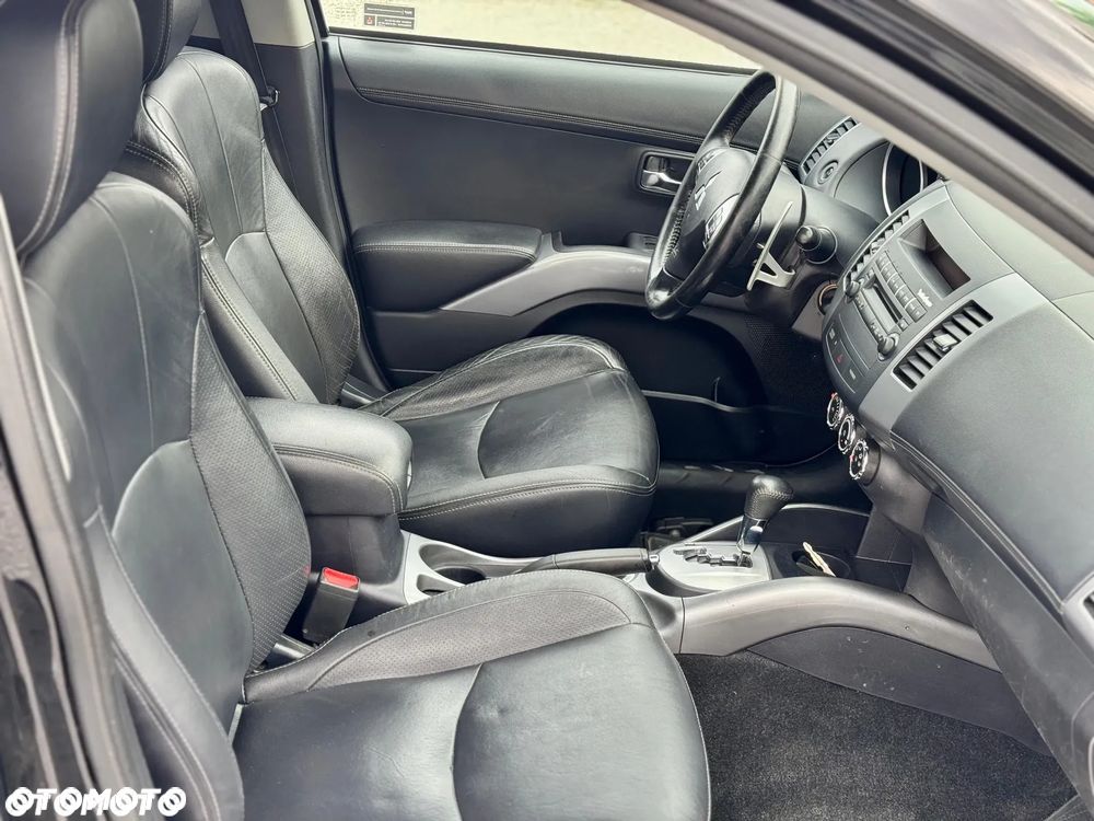 Mitsubishi Outlander 2.4 4WD CVT Intense - 40