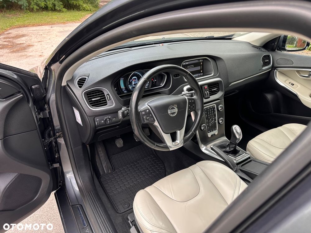 Volvo V40 D2 Summum - 14