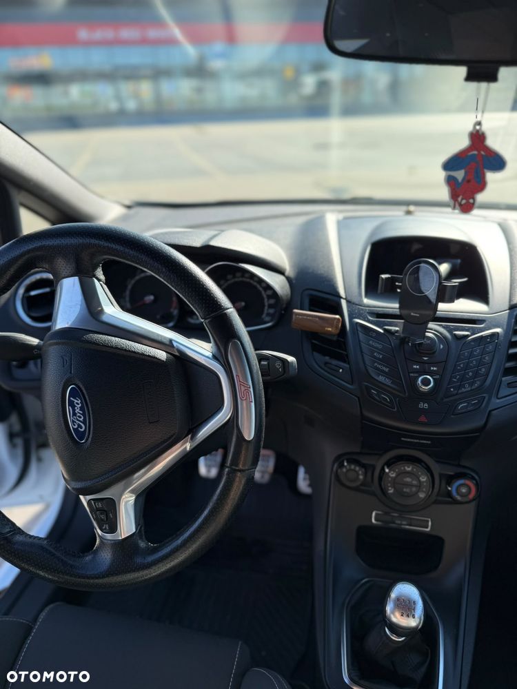 Ford Fiesta 1.6 EcoBoost ST - 12