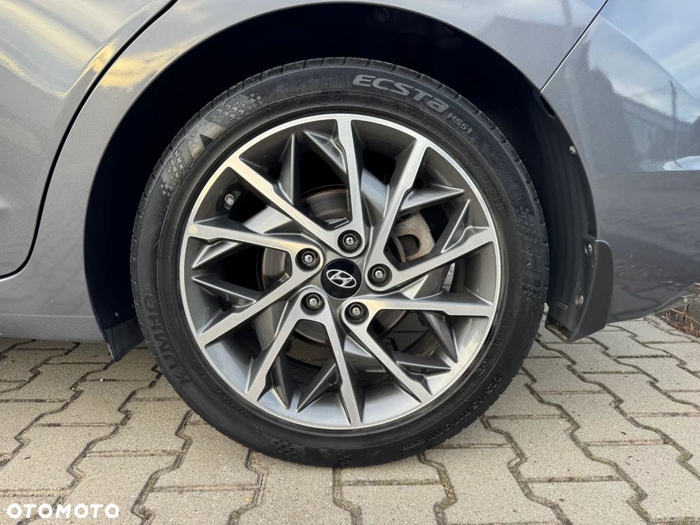 Hyundai Elantra - 9