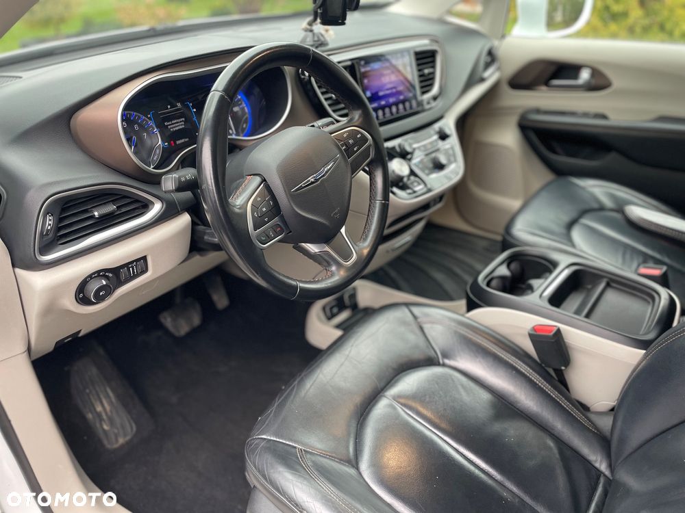 Chrysler Pacifica - 14