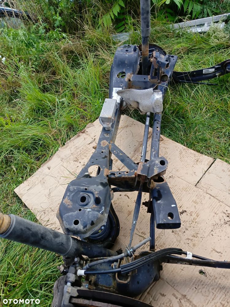 BELKA ZAWIESZENIE OŚ TYLNA  FOCUS MK2 - 3