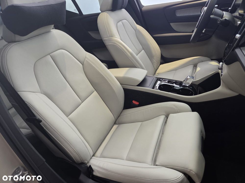 Volvo XC 40 B4 B DKG Ultimate Dark - 4