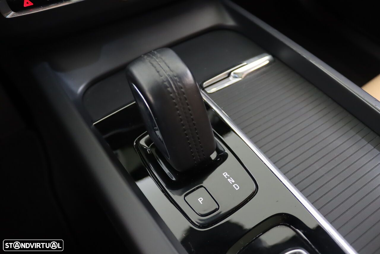 Volvo XC 60 2.0 T8 PHEV Momentum Plus AWD - 29