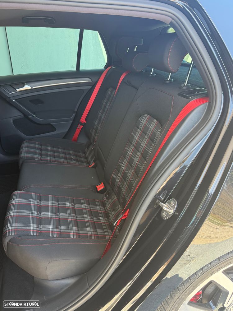 VW Golf 2.0 TSI GTI DSG Performance - 30