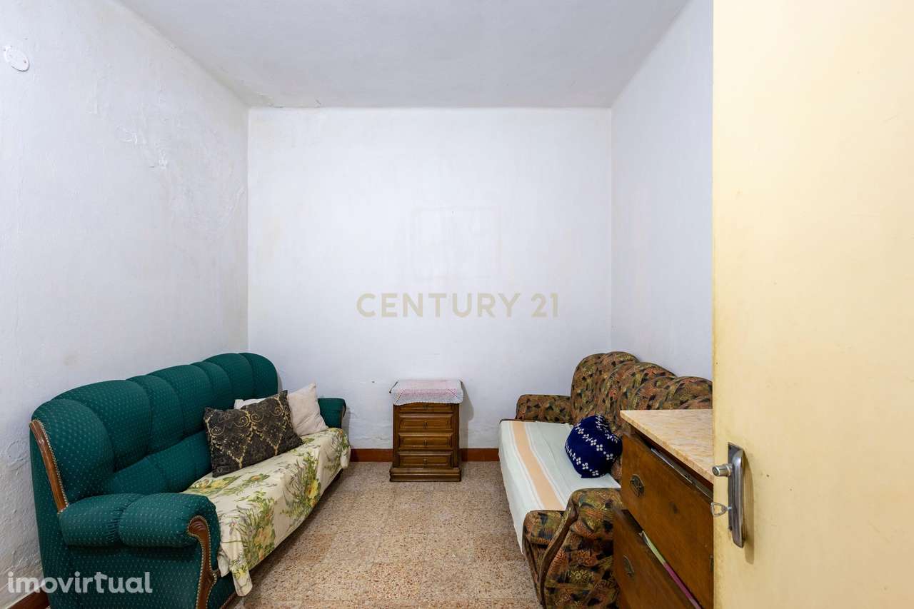 Imóvel T5 para Recuperação Total – Oportunidade Única no Coração de Po - Grande imagem: 5/27