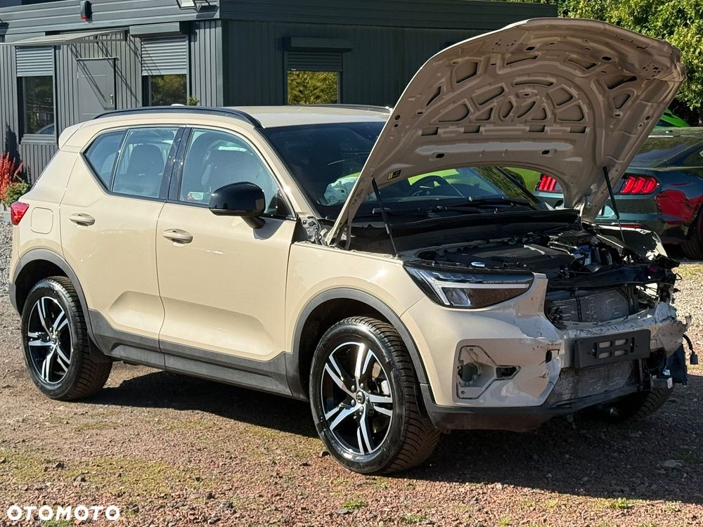 Volvo XC 40 B3 Plus Dark - 4