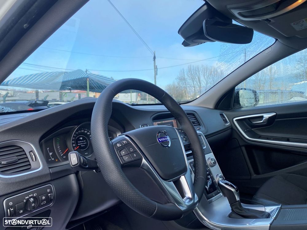 Volvo V60 Cross Country 2.0 D4 Momentum Geartronic - 8