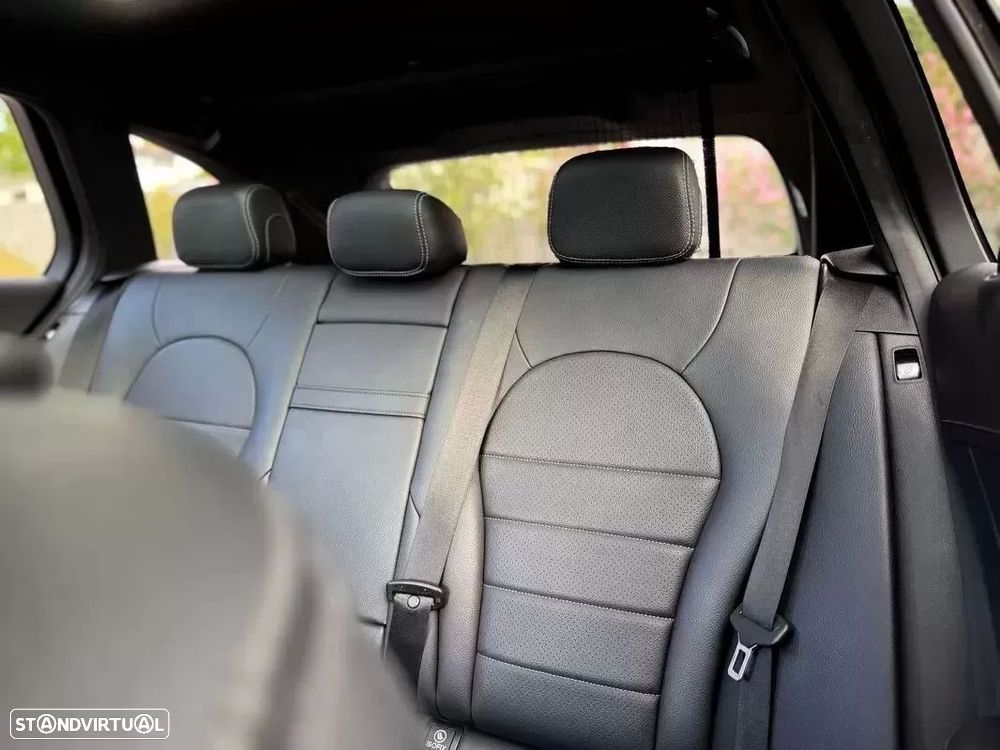 Mercedes-Benz C 250 (BlueTEC) d 4Matic Station 7G-TRONIC AMG Line — fotografia 16