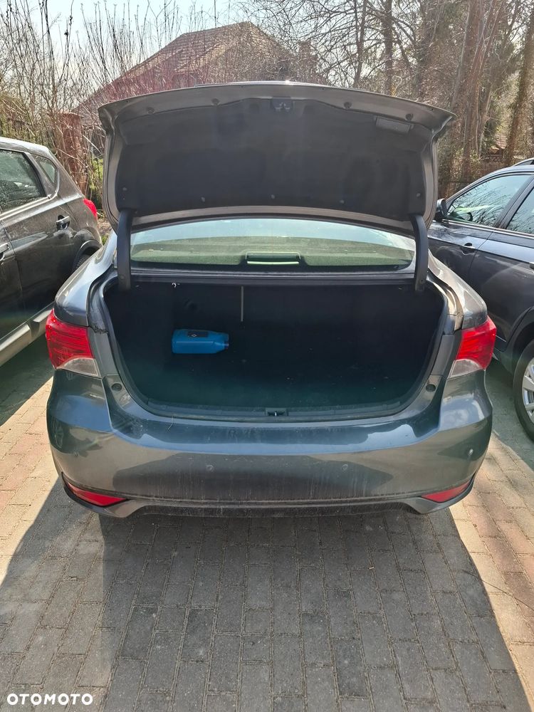 Toyota Avensis 1.8 Premium MS - 12