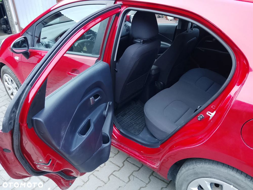 Kia Rio - 8