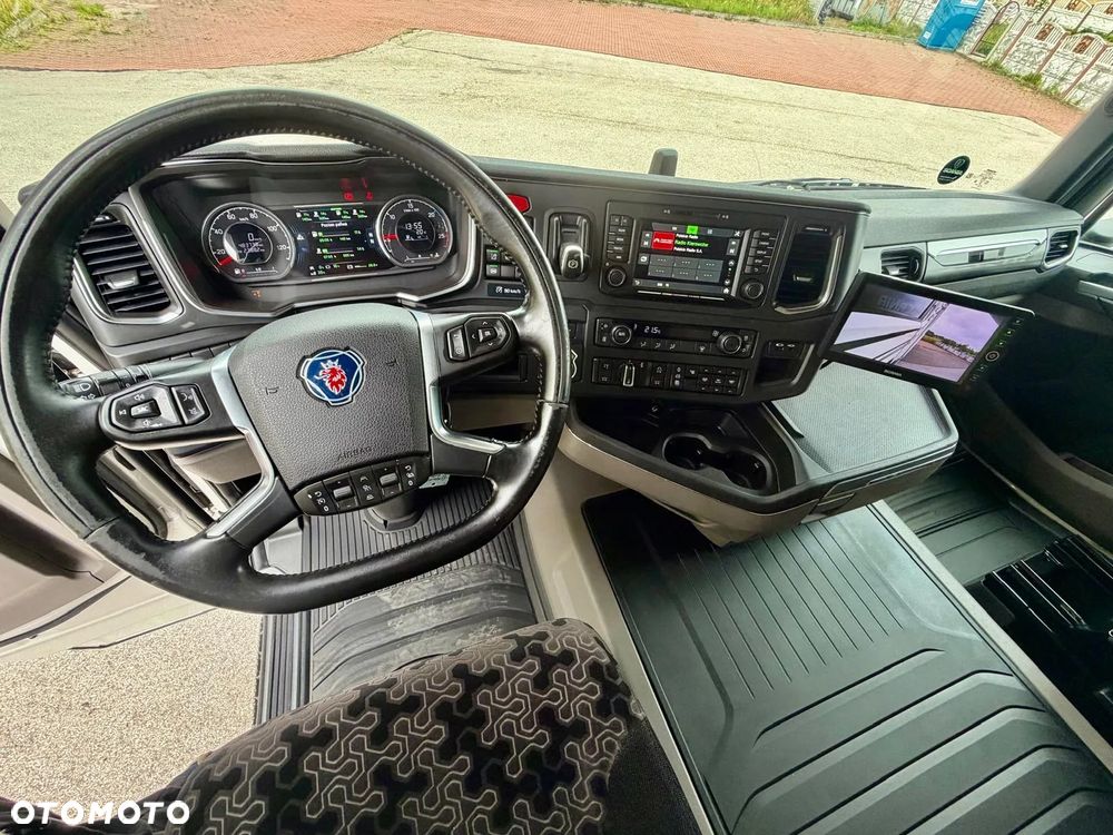 Scania SCANIA R410 / CHŁODNIA / 2020 /  WINDA / BEZ EGR  / TRZECIA OŚ PODNOSZONA ORAZ SKRĘTNA / SPROWADZONY / SYPIALKA / AUTOMAT / 19 PALET / E6 / STAN BARDZO DOBRY - 28