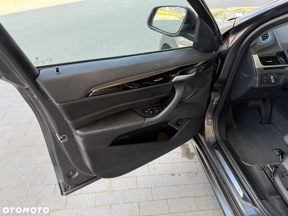 BMW X1 xDrive20i GPF Sport Line - 11