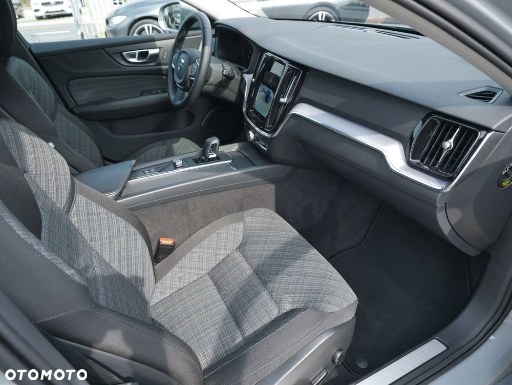 Volvo V60 B3 B DKG Momentum Pro - 12