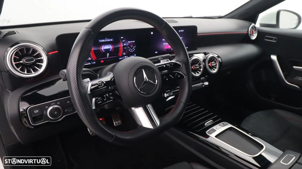 Mercedes-Benz A 250 e AMG Line - 28