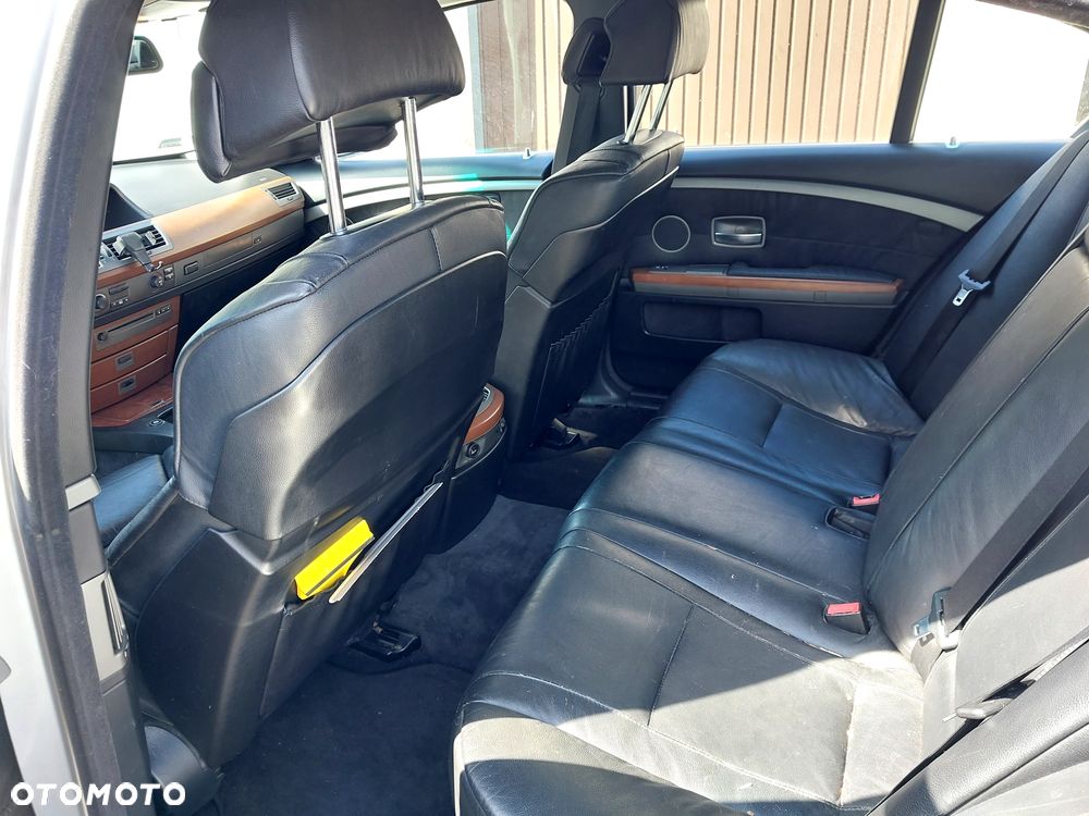 BMW Seria 7 745i - 5