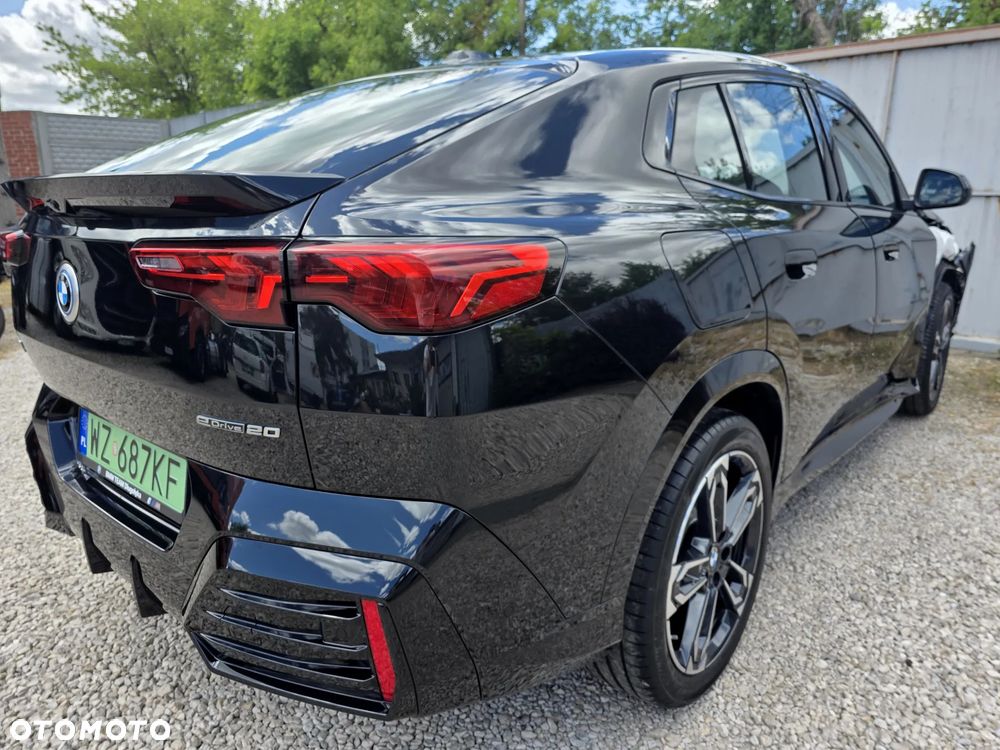 BMW iX2 eDrive20 66.5kWh M Sport - 14