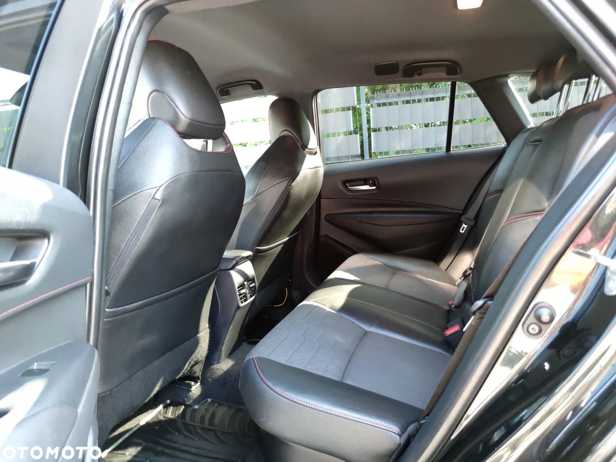 Toyota Corolla 2.0 Hybrid Executive - 18
