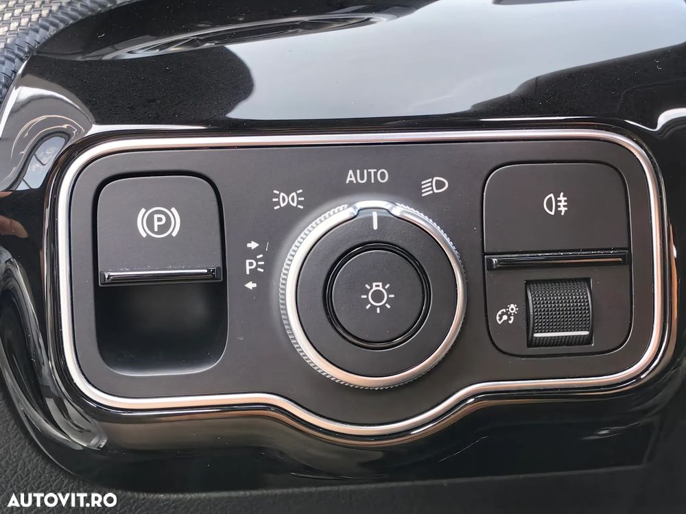Mercedes-Benz A 180 d Sedan 8G-DCT - 30