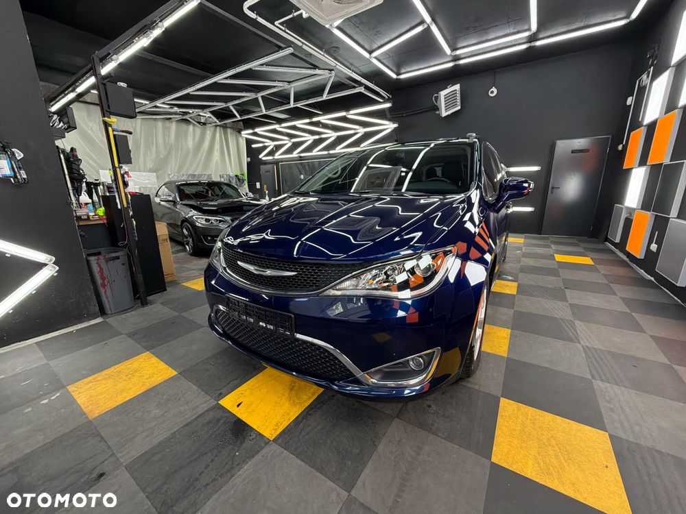 Chrysler Pacifica - 32