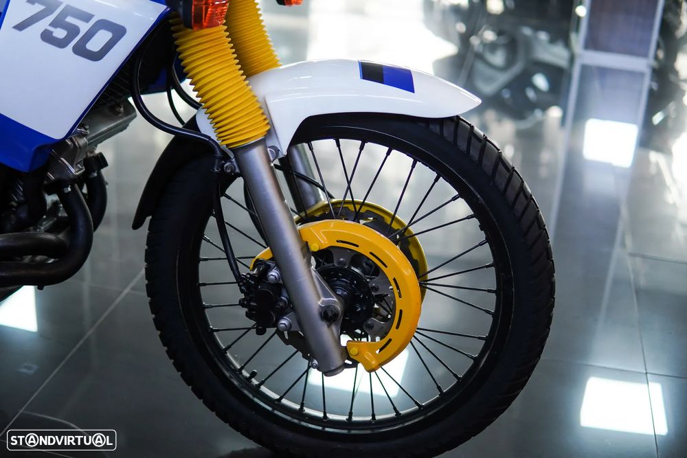 Yamaha XT750Z Super Tenere - 30